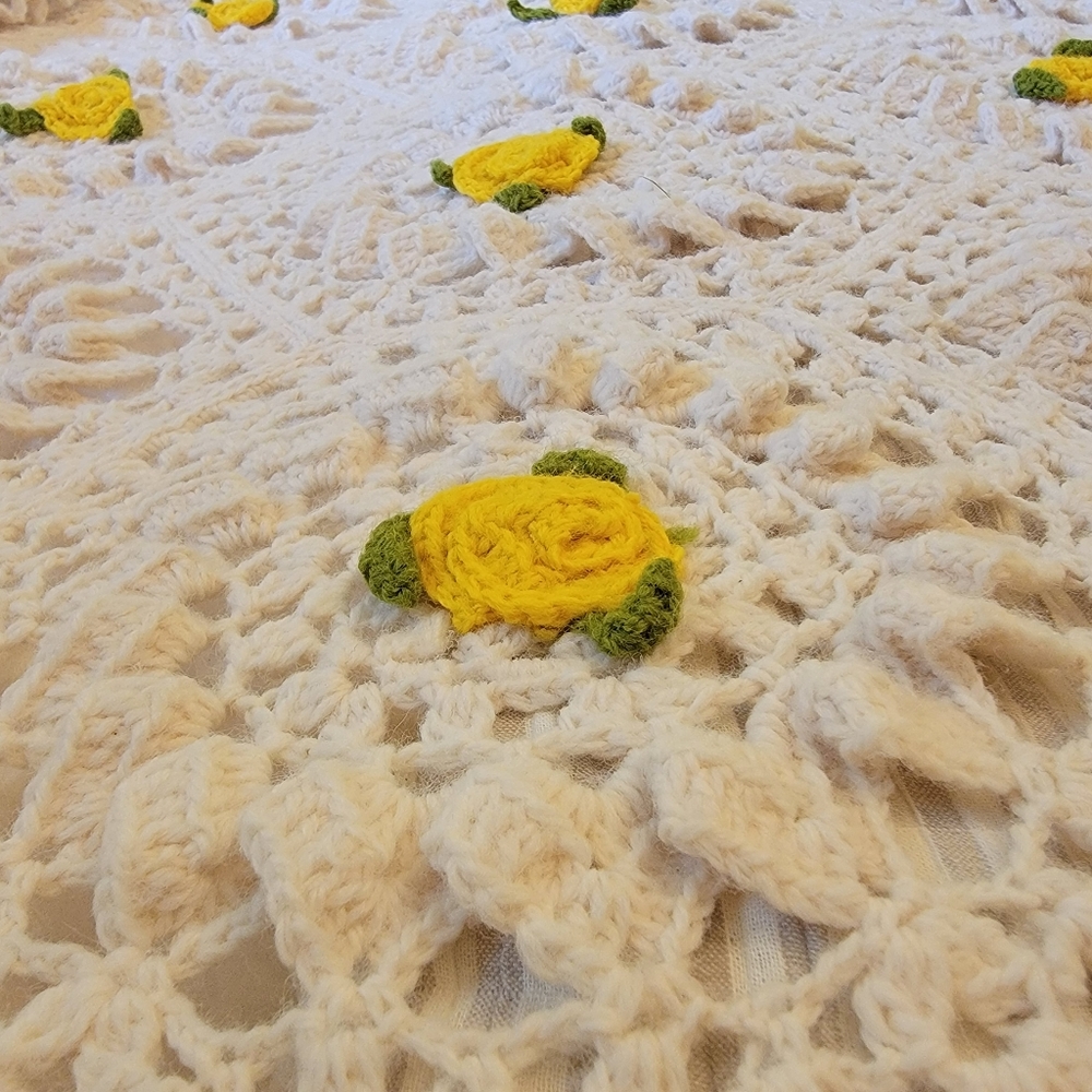 Hand Crocheted Spread - Picture 8 of 9